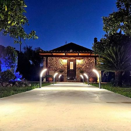 Patras Stonehouse With Large Yard - Πέτρινο Σπίτι Με Αυλή Villa Paralía Exteriör bild