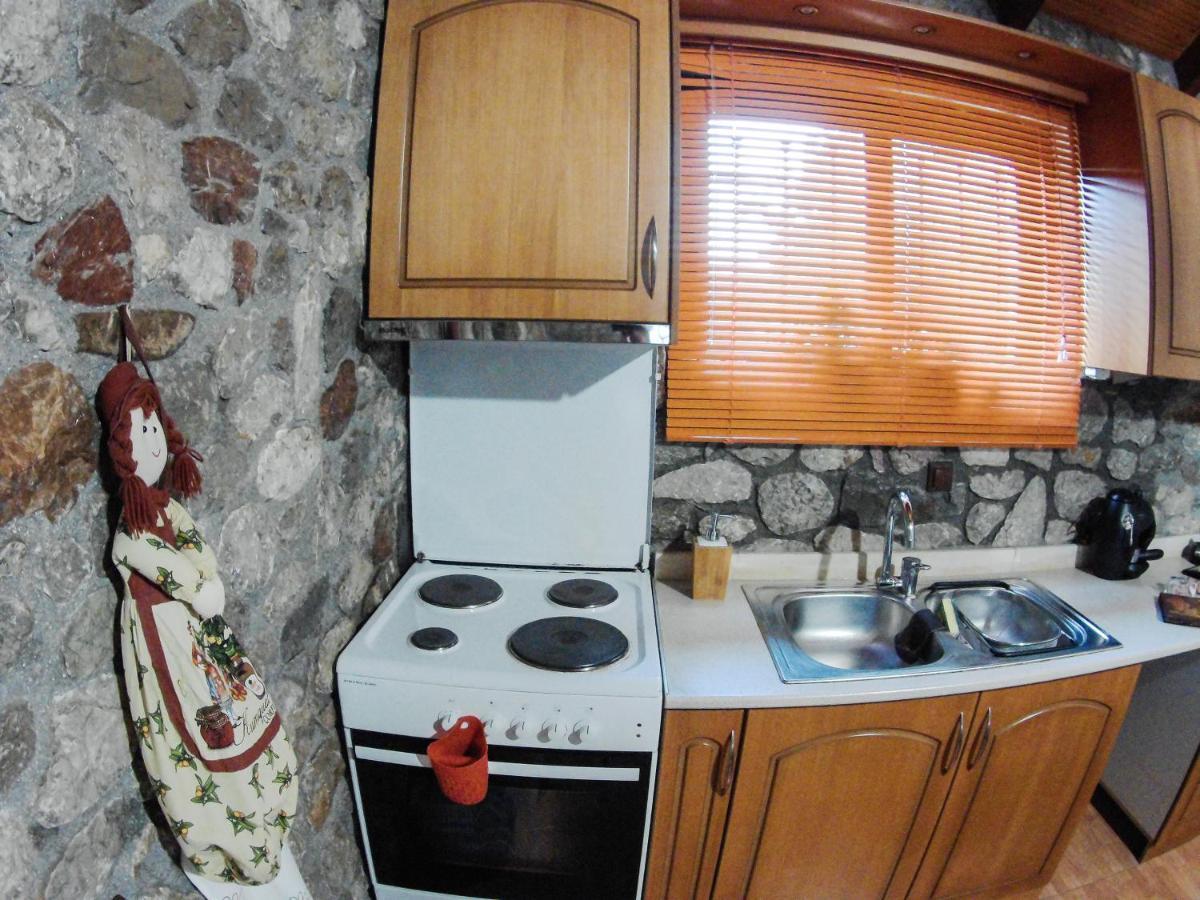 Patras Stonehouse With Large Yard - Πέτρινο Σπίτι Με Αυλή Villa Paralía Exteriör bild